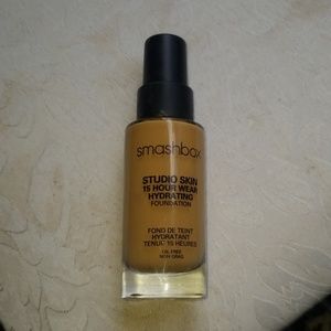 Smashbox studio skin foundation